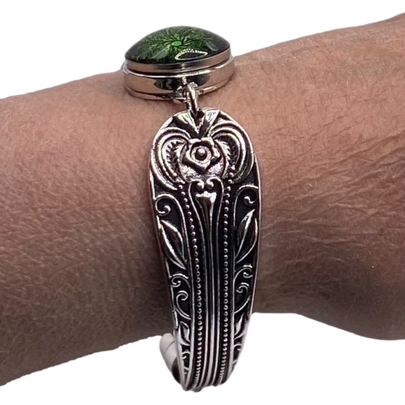 Eclectic Vintage Style Snap Jewelry Bangle Bracelet w/unique Green 18mm snap! - Picture 2 of 14